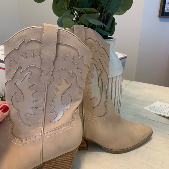 New Dolce Vita Cowboy - Picture 3 of 5